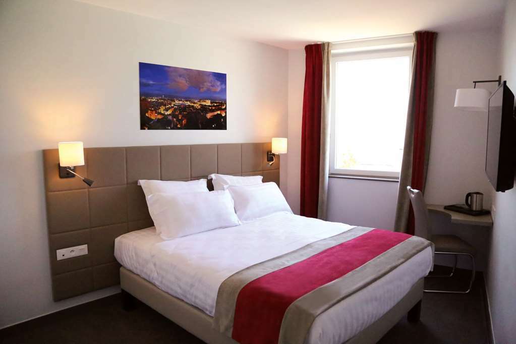 Kyriad Lyon Est Stadium Eurexpo Hotel